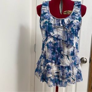 Denver Hayes women half white and blue knit sleeveless top. Size M. Used.